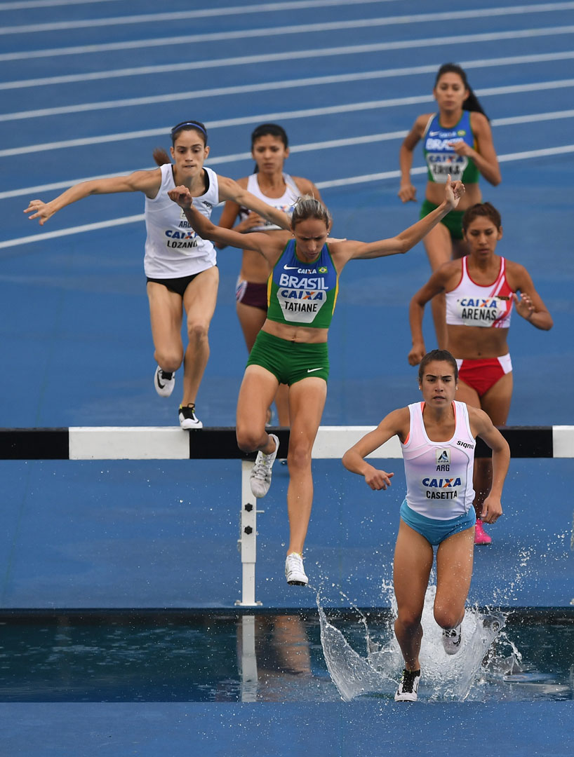 RIO DE JANEIRO, BRAZIL - MAY 14: Belen Casetta of Argentina leads the final of the Women's 3000m Steeplechase during the Ibero American Athletics Championships - Aquece Rio Test Event for the Rio 2016 Olympics on May 14, 2016 in Rio de Janeiro, Rio de Janeiro. (Photo by Shaun Botterill/Getty Images)